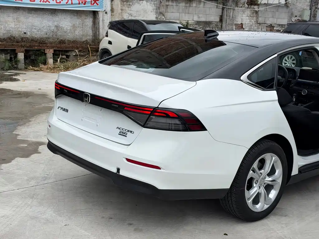 Honda Accord — миниатюра 18