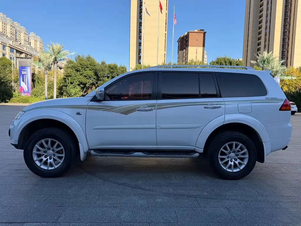 Mitsubishi Pajero Sport — миниатюра 3