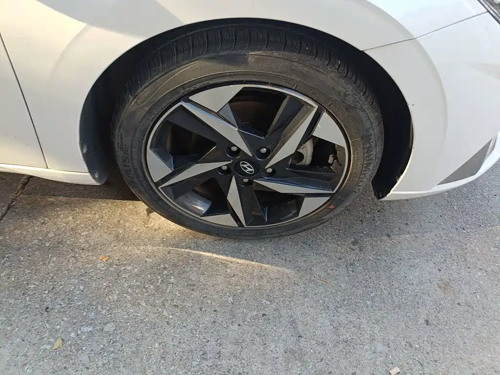 Hyundai Elantra — миниатюра 24