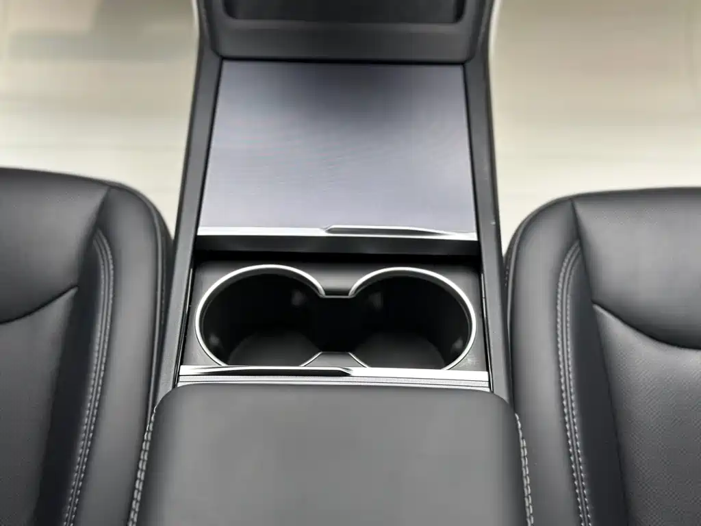 Tesla Model 3 — миниатюра 15