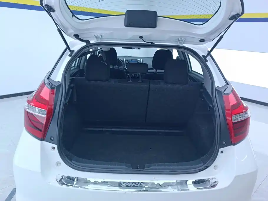 Toyota Yaris L — миниатюра 4