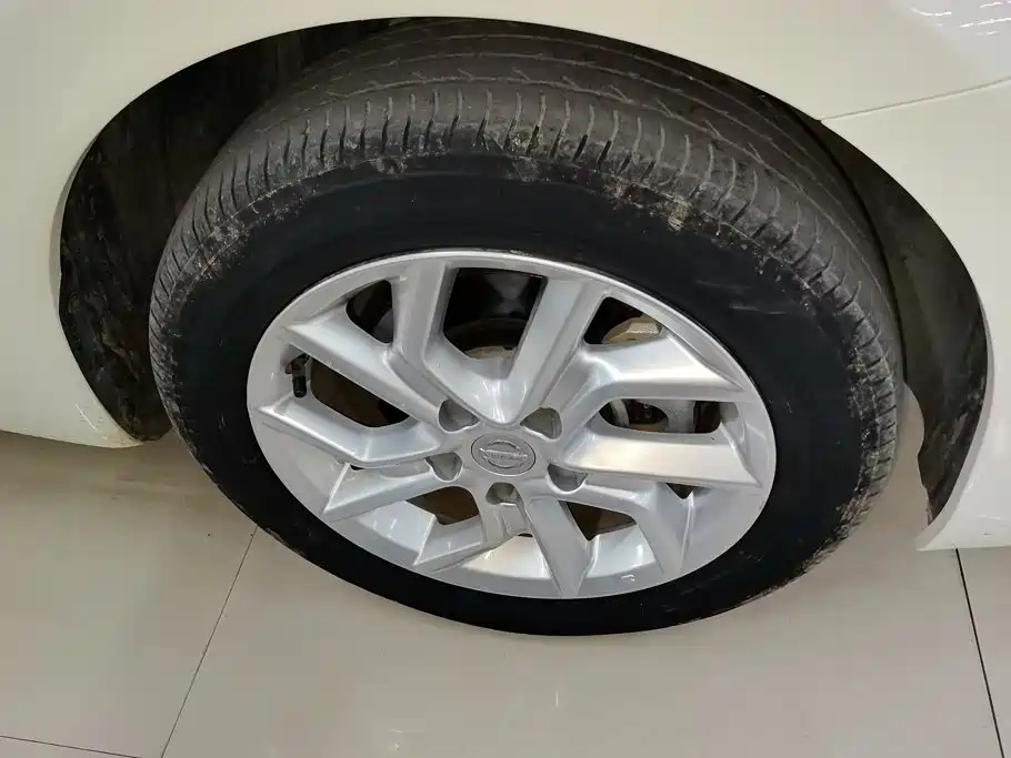 Nissan Tiida — миниатюра 6