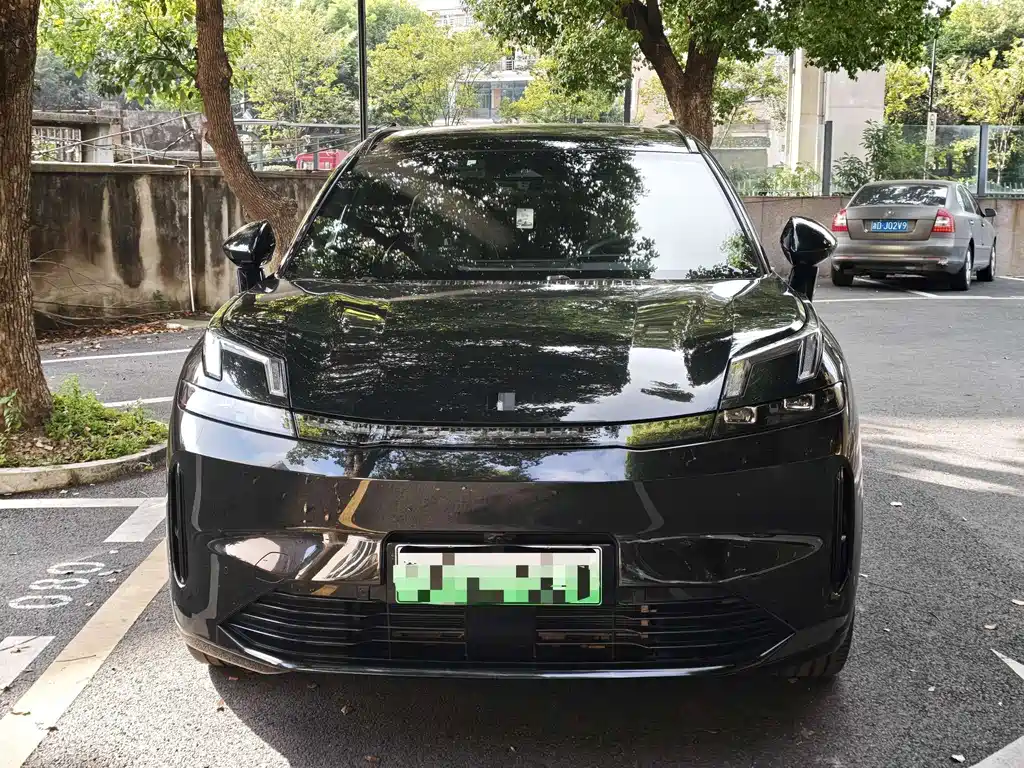 Lynk & Co 08 EM-P
