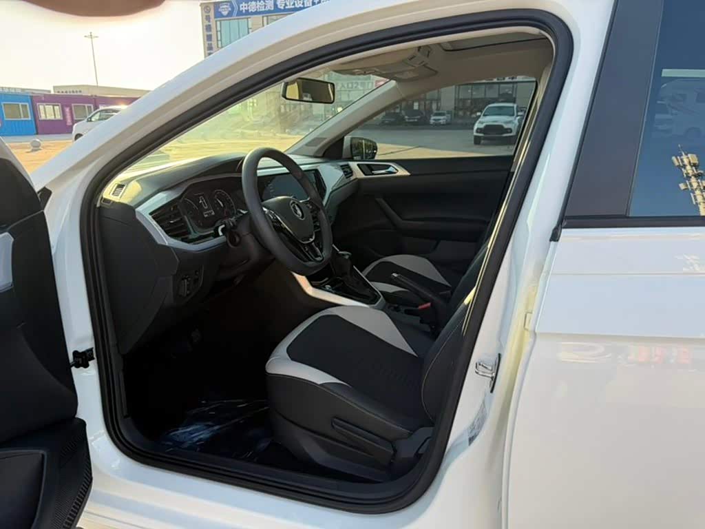 Volkswagen Polo 1.5 л 2022 г. Белый, пробег 42500 км