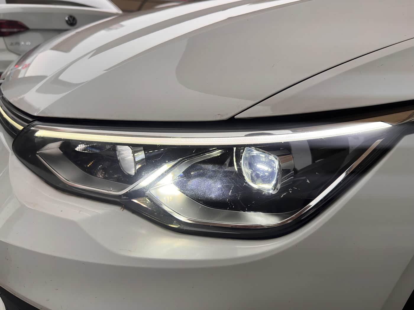Volkswagen Golf 1.4 л 2023 г. Белый, пробег 22000 км