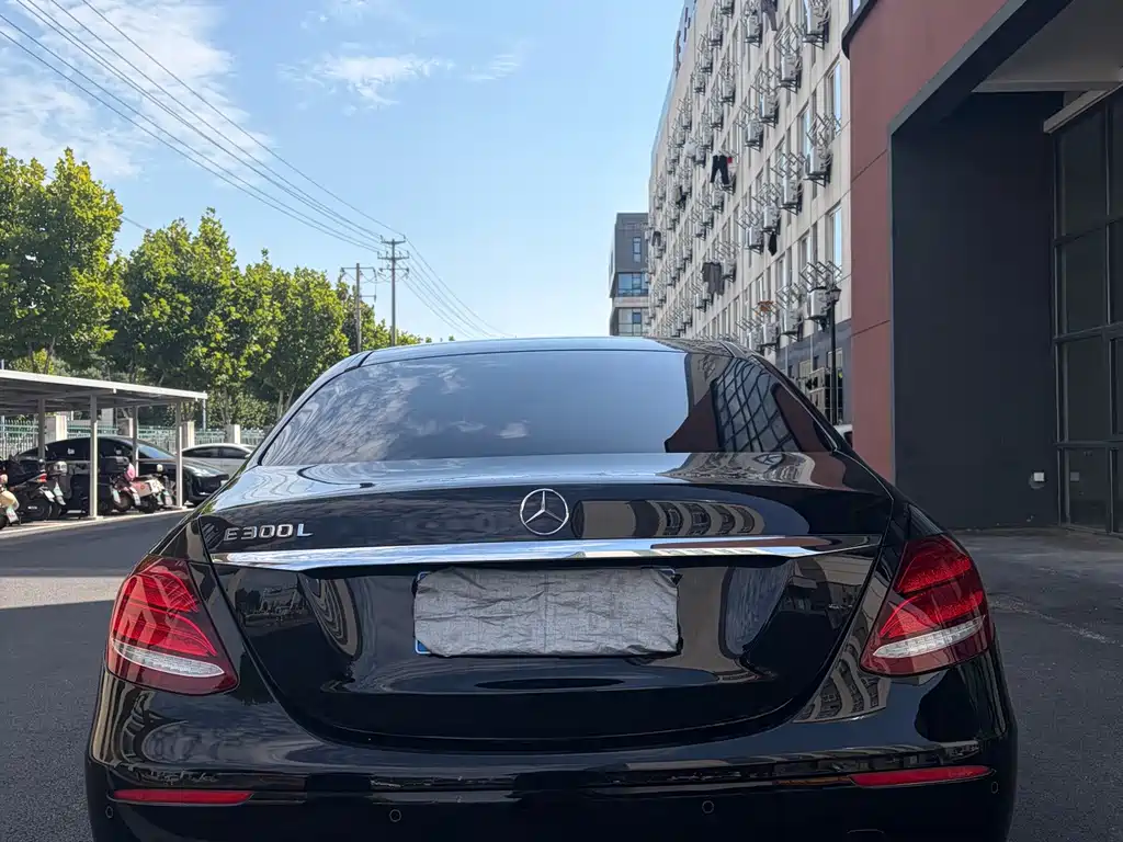 Mercedes-Benz E-Class — миниатюра 7