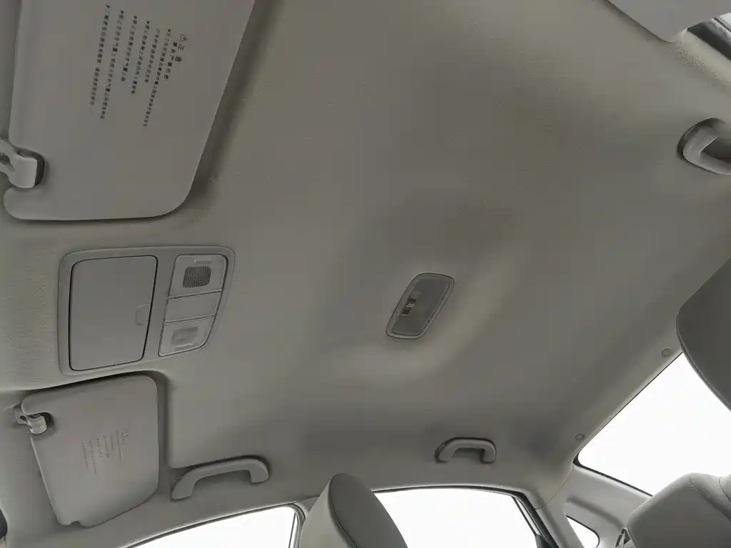 Hyundai Elantra — миниатюра 14