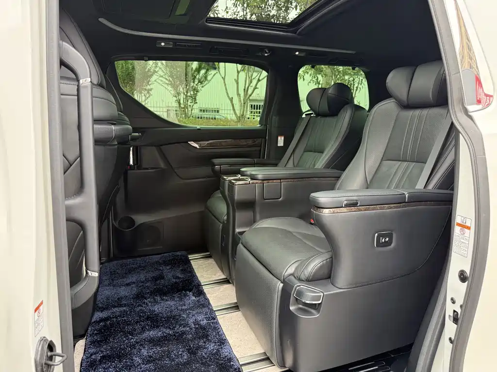 Toyota Vellfire — миниатюра 9