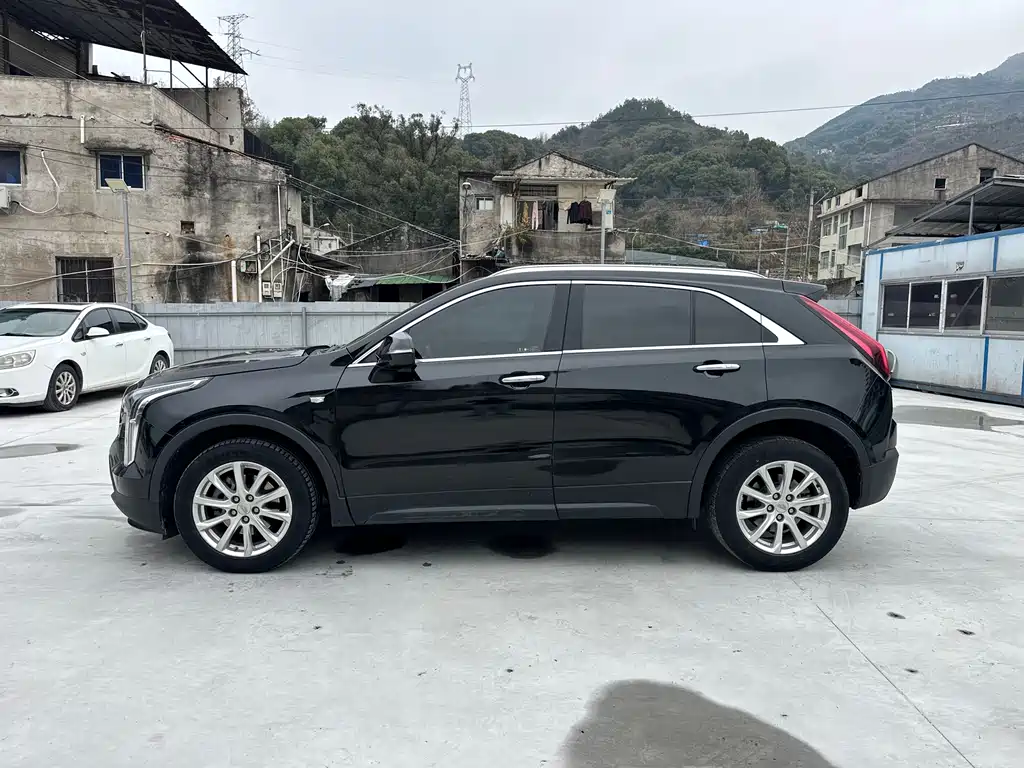 CADILLAC XT4