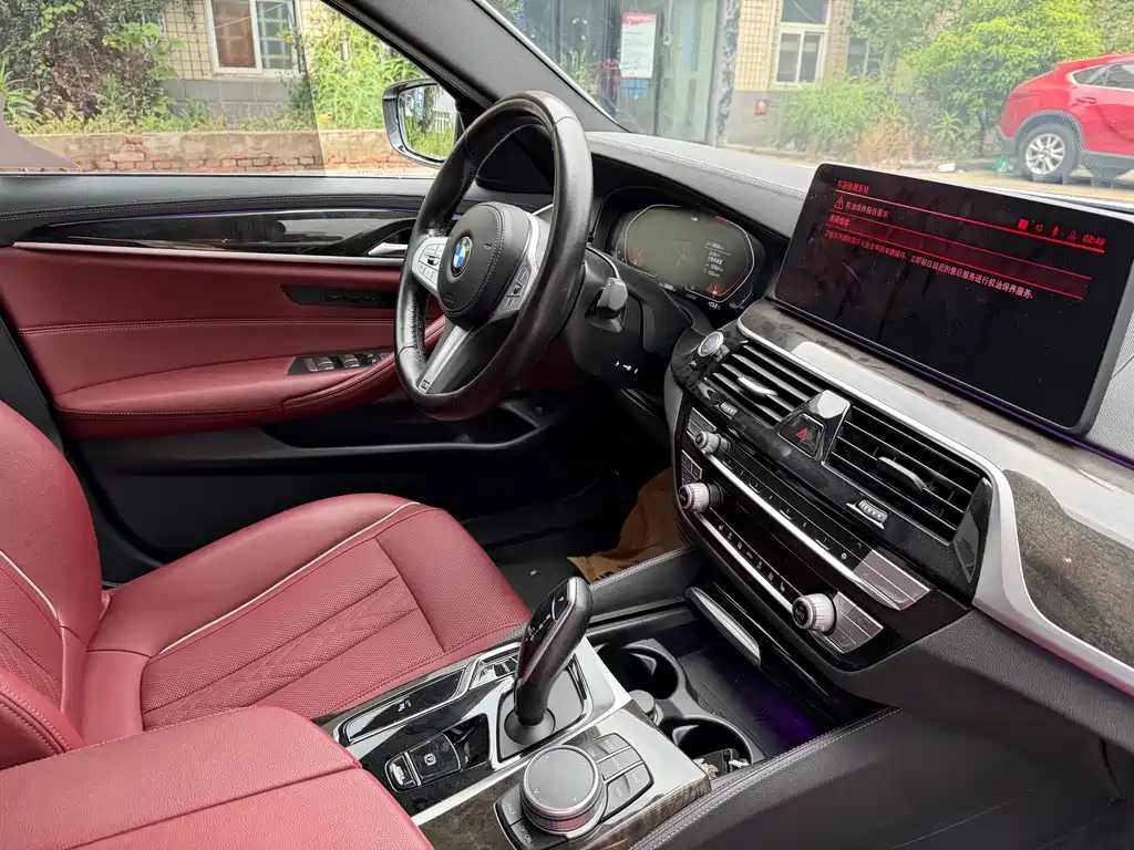 BMW 5 Series — миниатюра 13