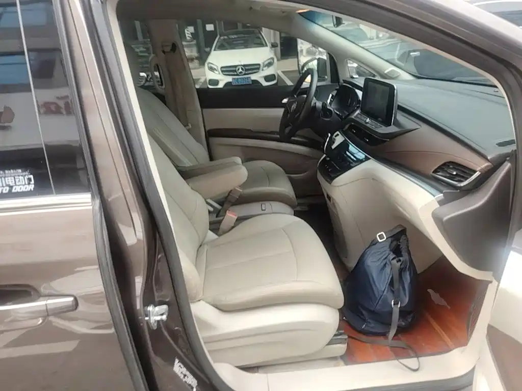 Buick GL8 — миниатюра 25