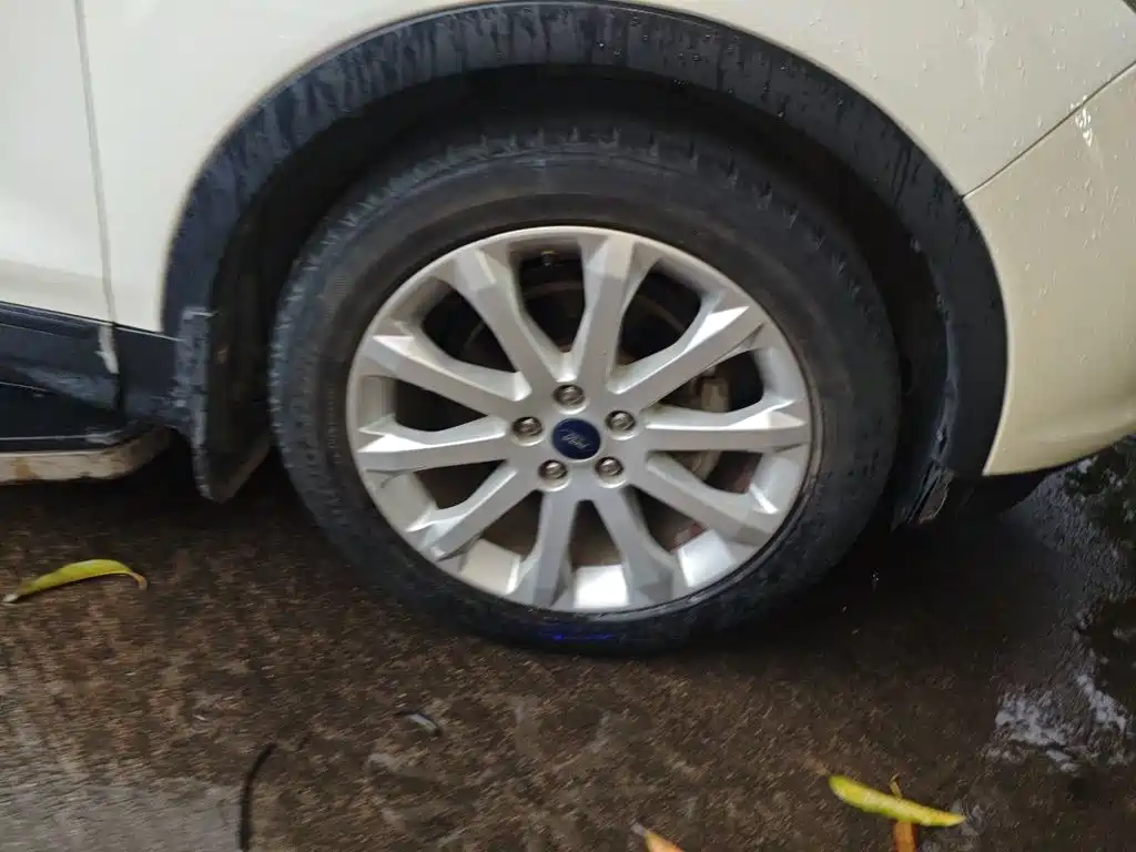 Ford Kuga — миниатюра 24