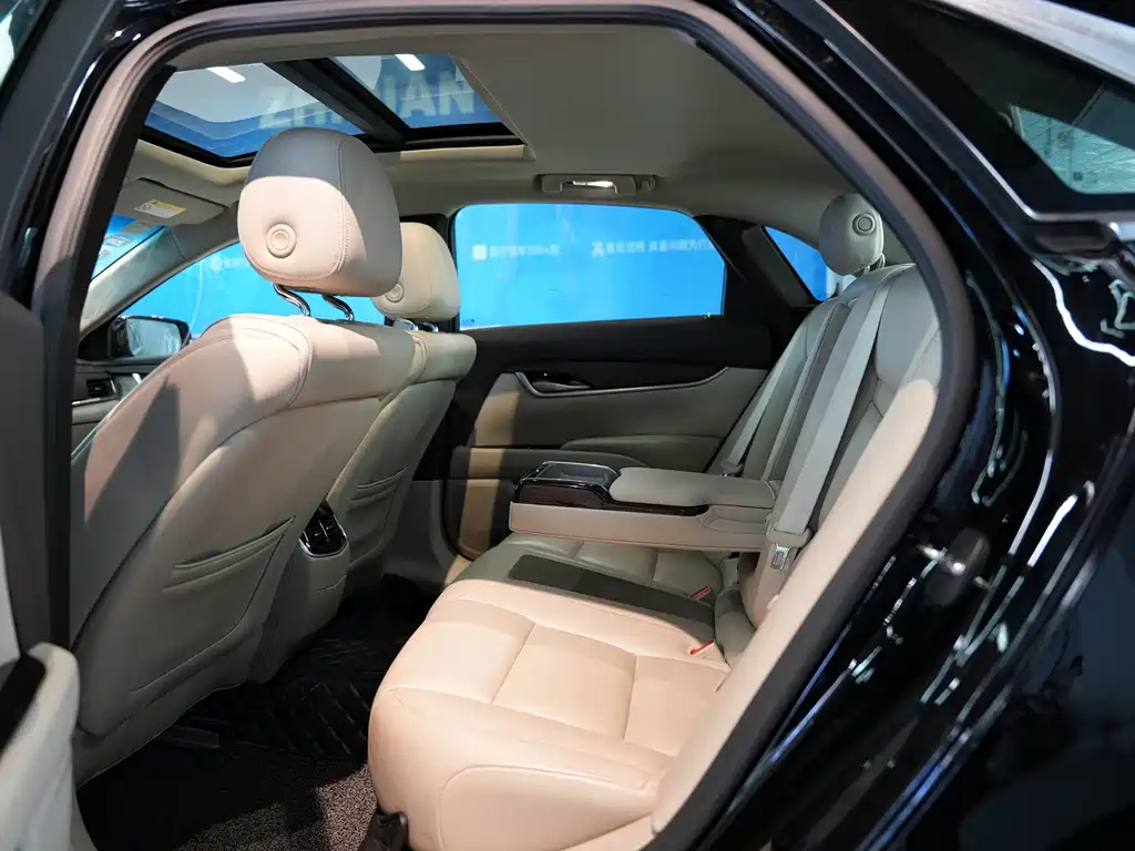 Cadillac XTS — миниатюра 6