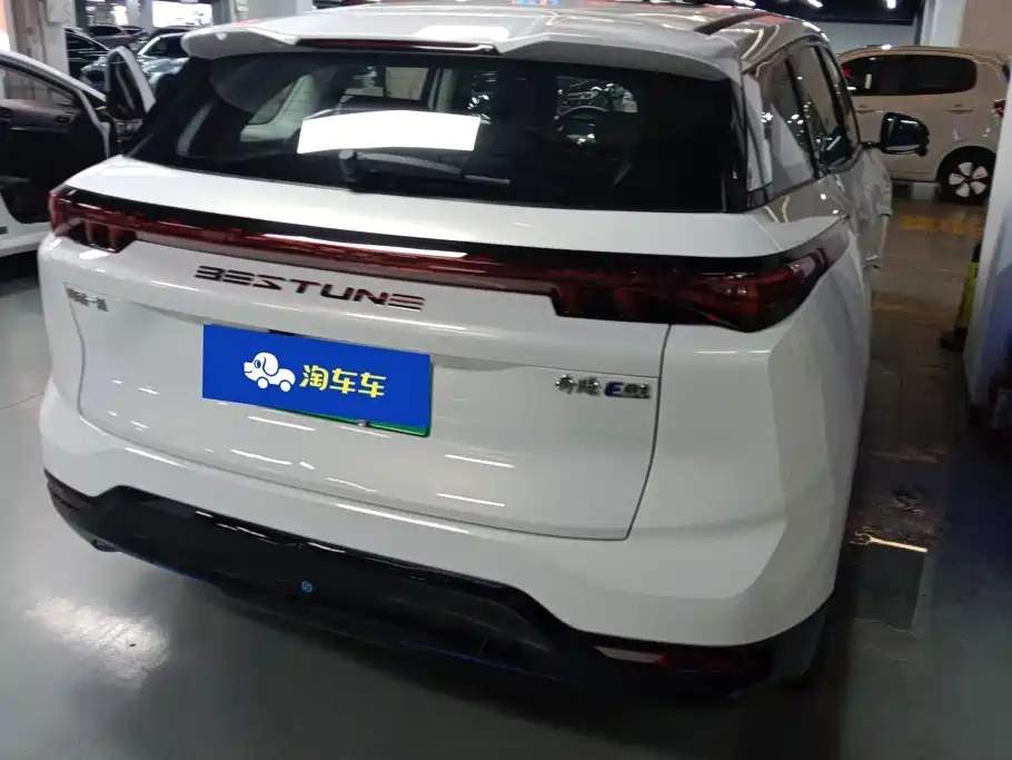 Bestune 奔腾E01 — миниатюра 3
