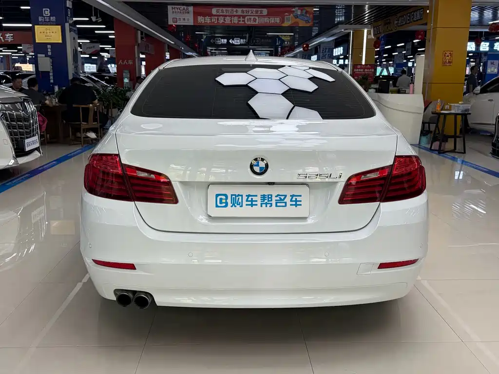 BMW 5 Series — миниатюра 14