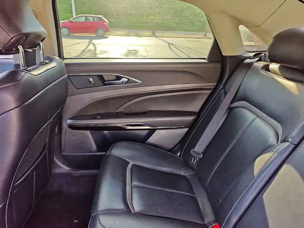 Ford Taurus — миниатюра 10