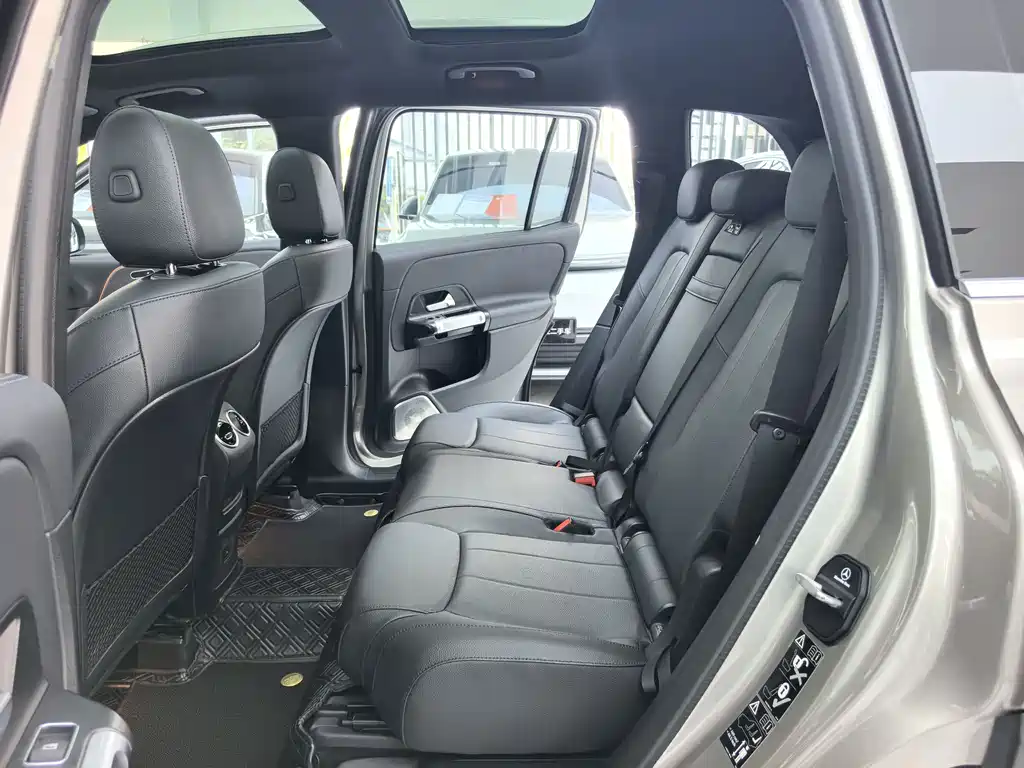 Mercedes-Benz GLB — миниатюра 11