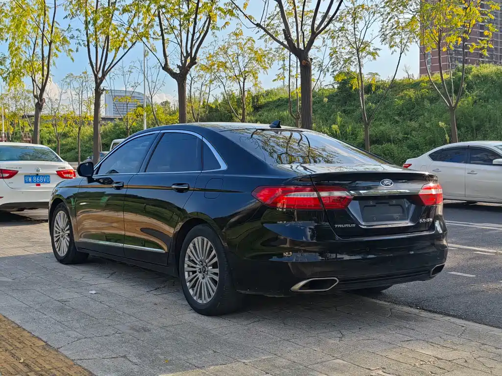 Ford Taurus — миниатюра 8