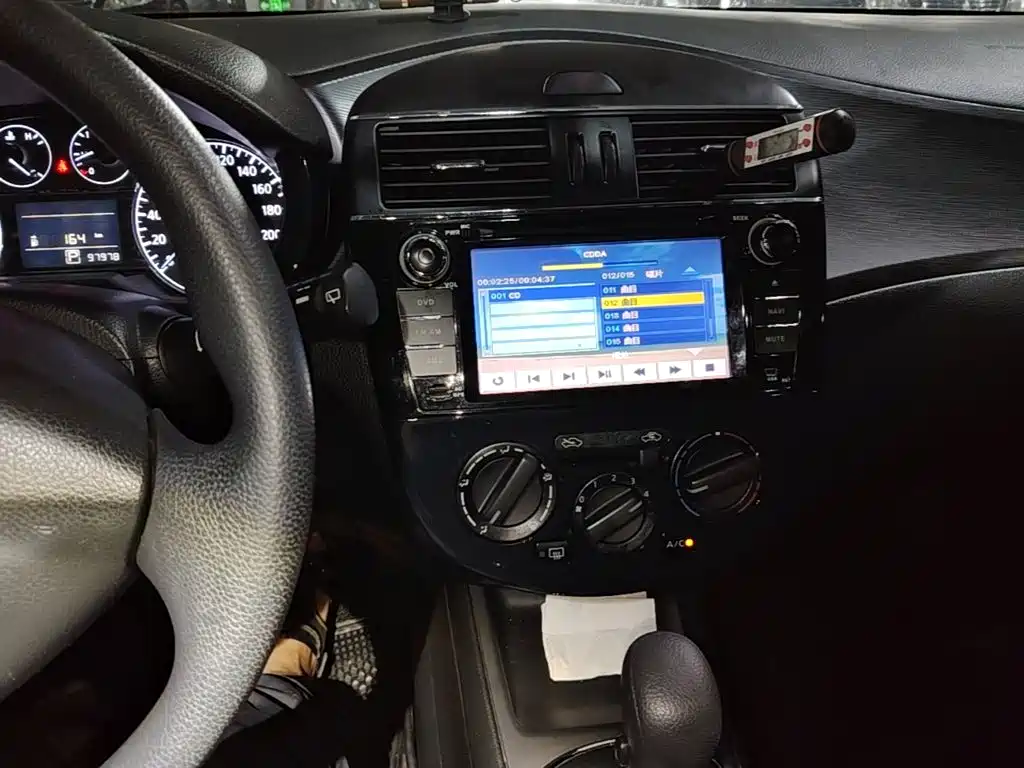 Nissan Tiida — миниатюра 13