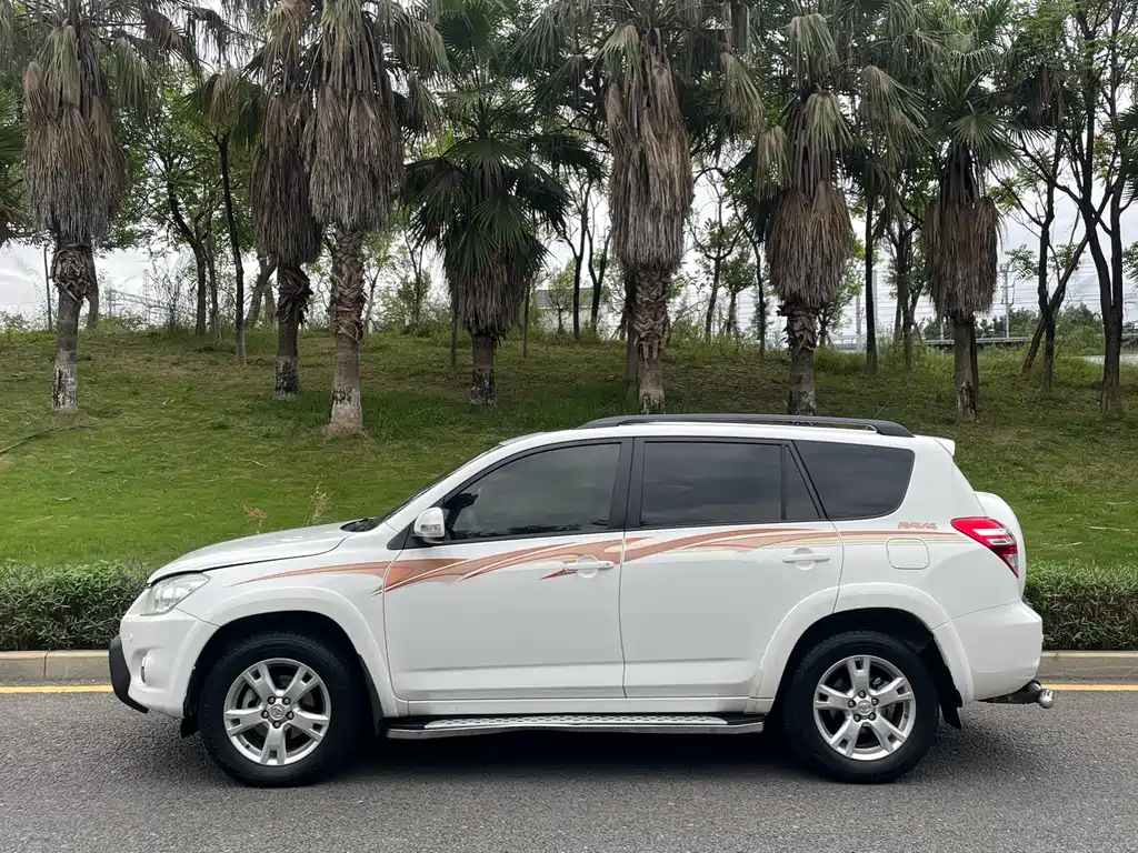 Toyota RAV4 — миниатюра 5
