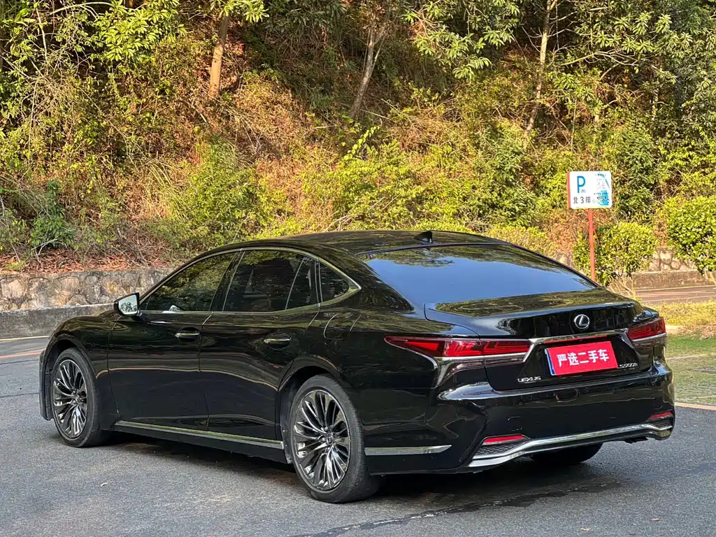 Lexus LS — миниатюра 11