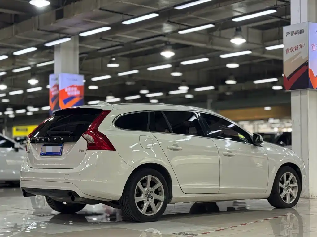 Volvo V60 T5 Smart Leisure Edition, фото 5