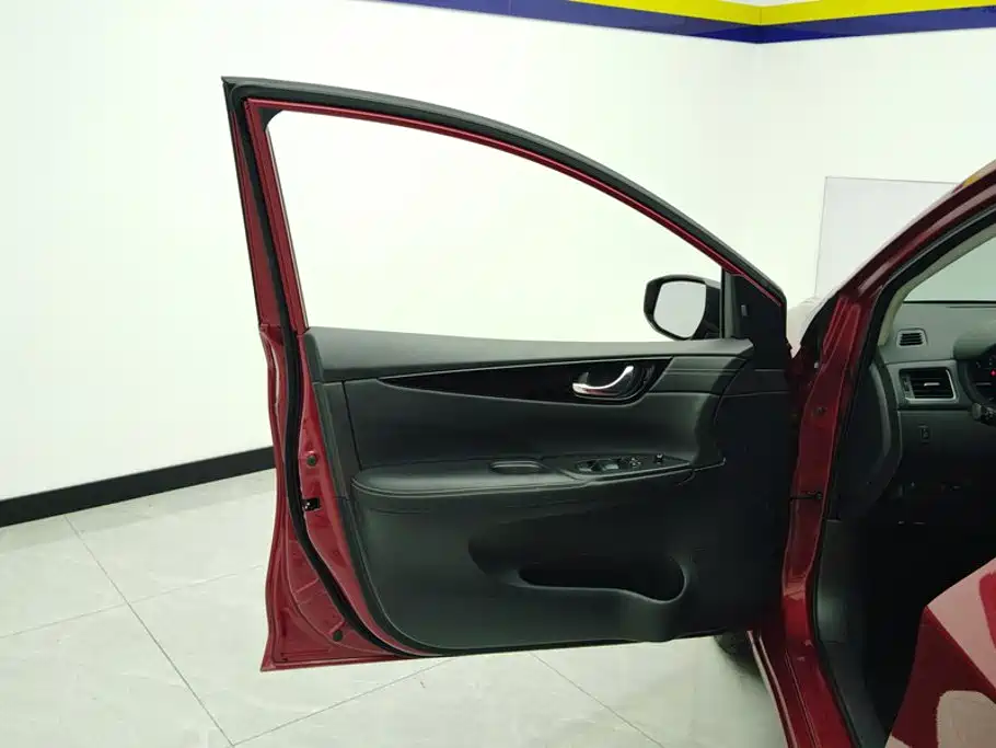 Nissan Tiida — миниатюра 7