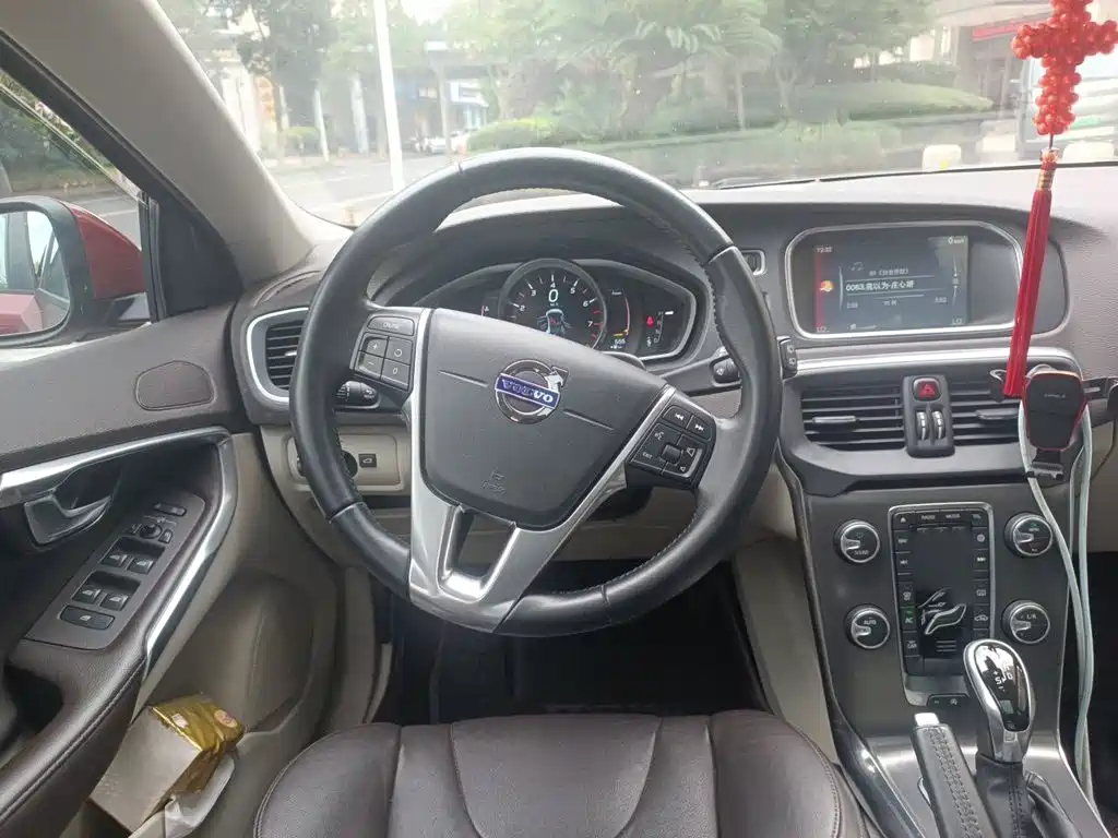 Volvo V40 — миниатюра 3