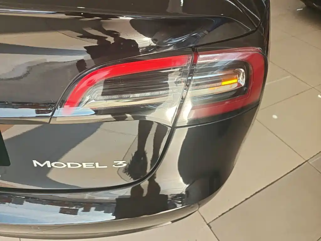 Tesla Model 3 — миниатюра 8