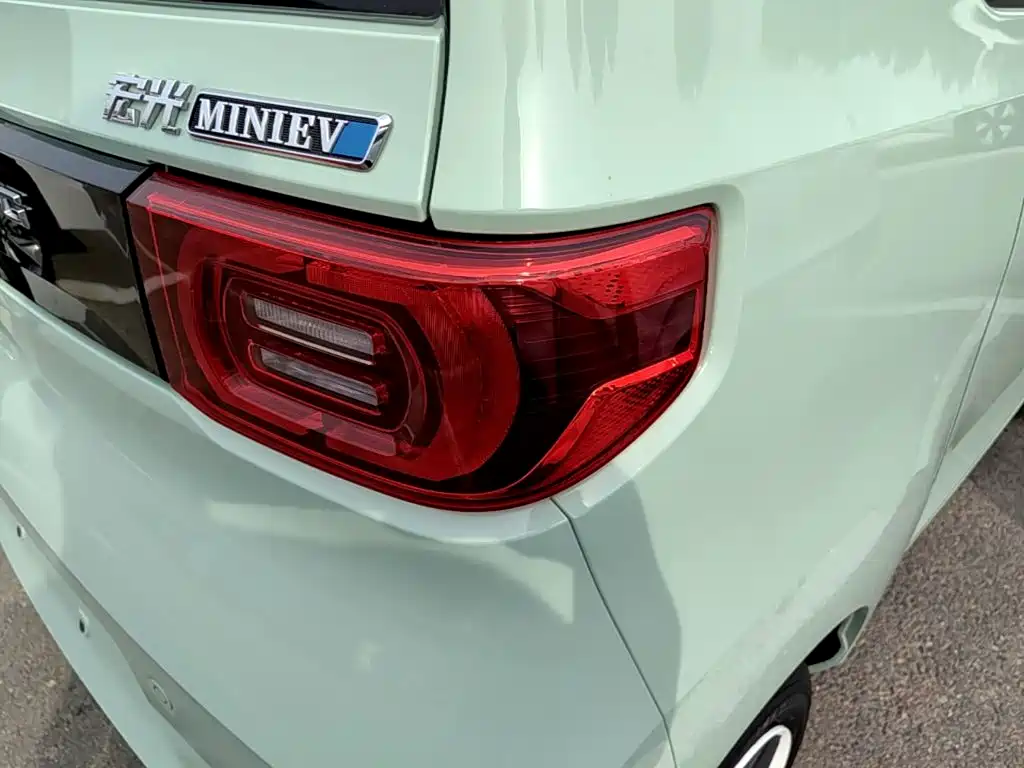 Wuling MINIEV — миниатюра 8