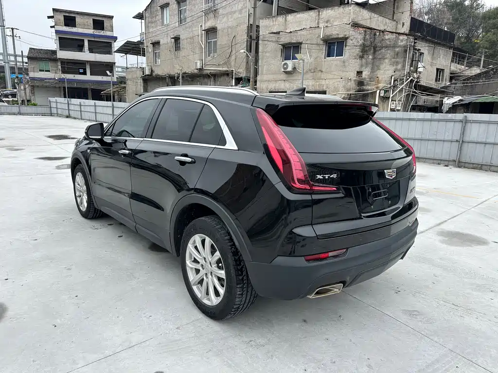 CADILLAC XT4