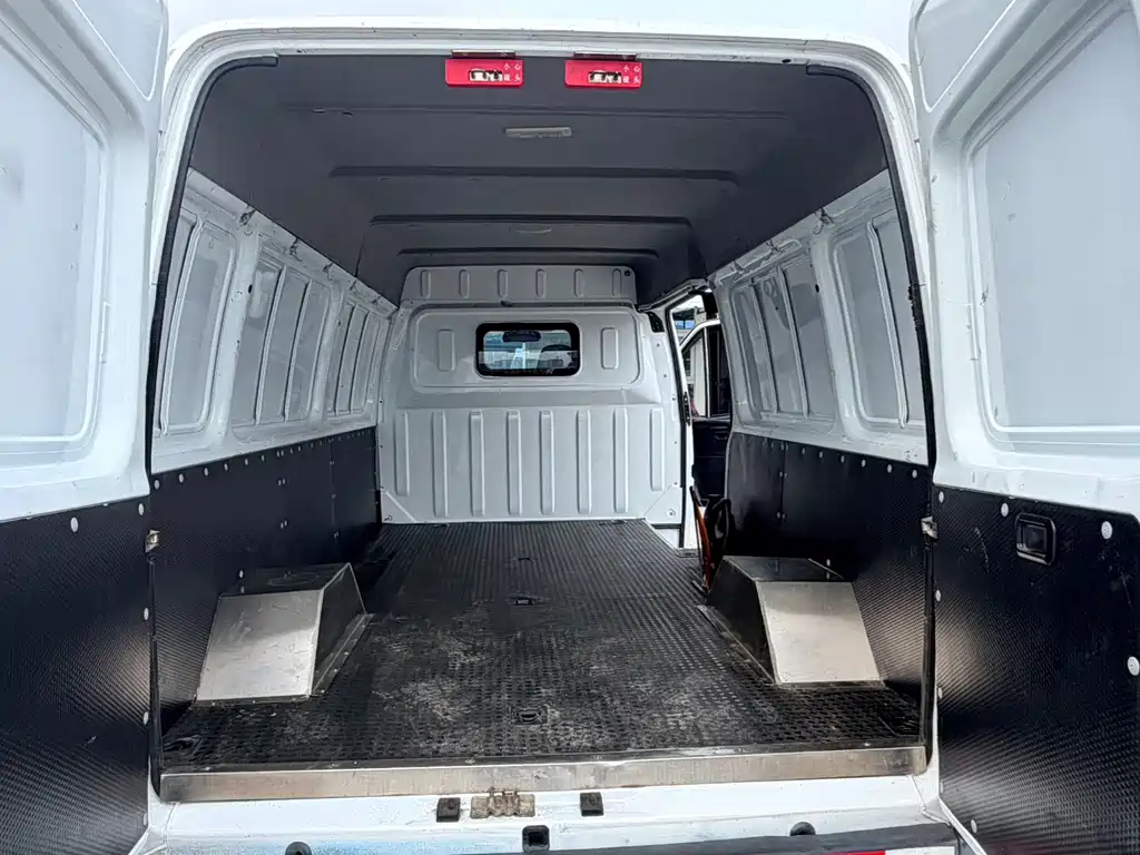 JMC Tesla — миниатюра 12