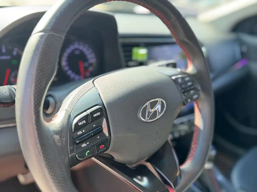 Hyundai Elantra — миниатюра 18