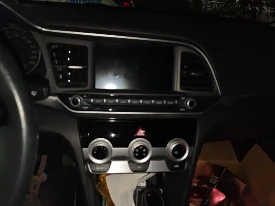 Hyundai Elantra — миниатюра 13