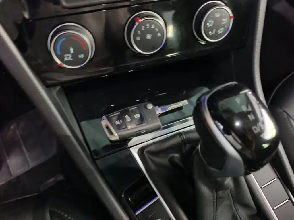 Volkswagen Sagitar — миниатюра 9