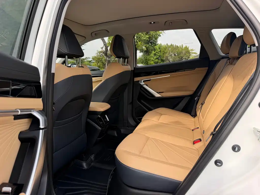 Geely Boyue L — миниатюра 24