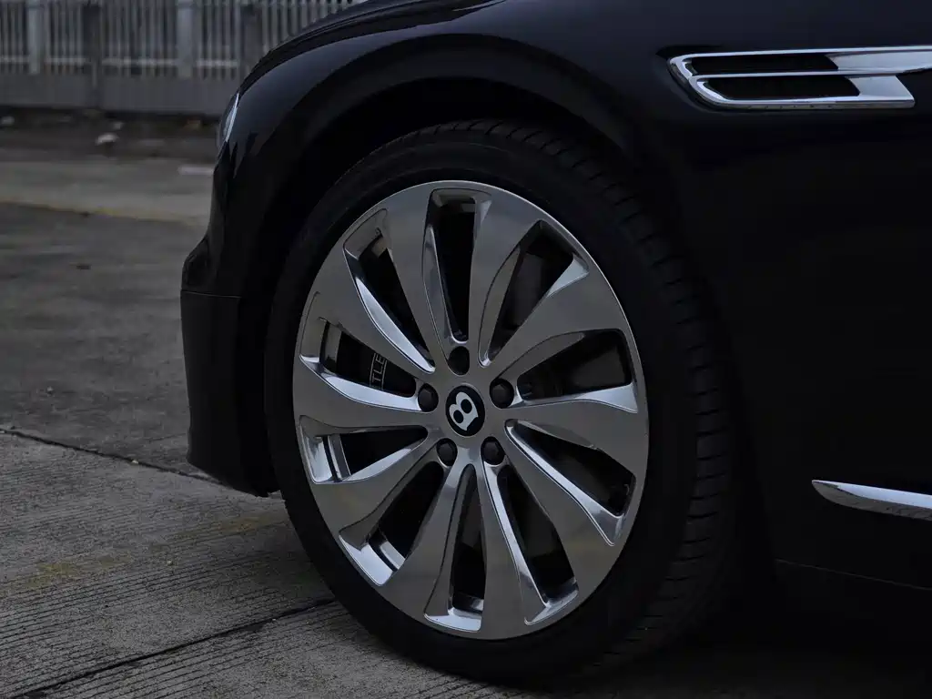 Bentley Flying Spur — миниатюра 5