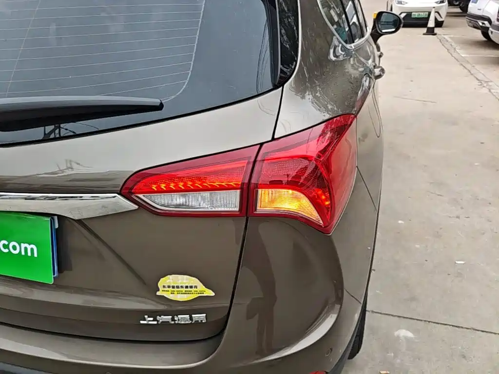 Buick Envision Plus — миниатюра 8