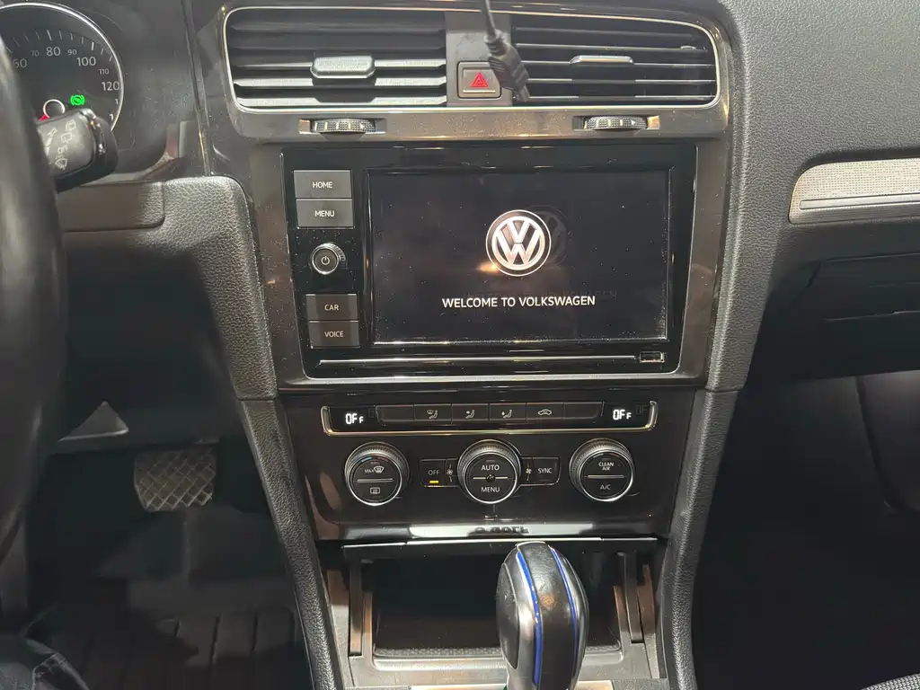 Volkswagen Golf EV — миниатюра 14