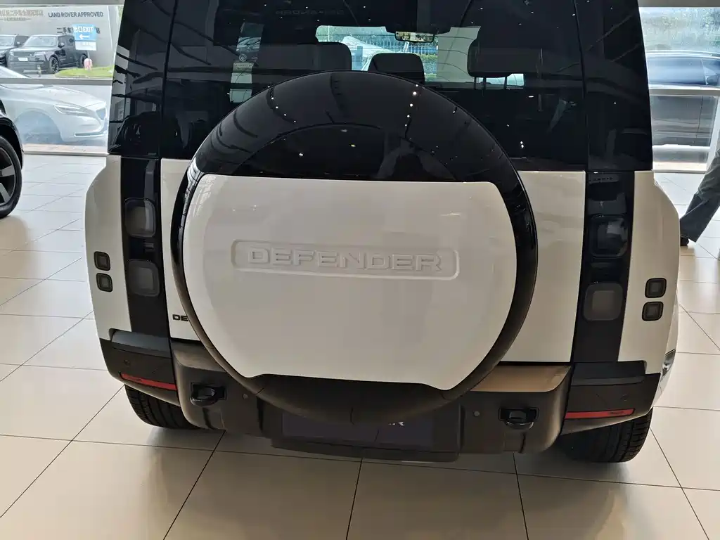 Land Rover Defender — миниатюра 9
