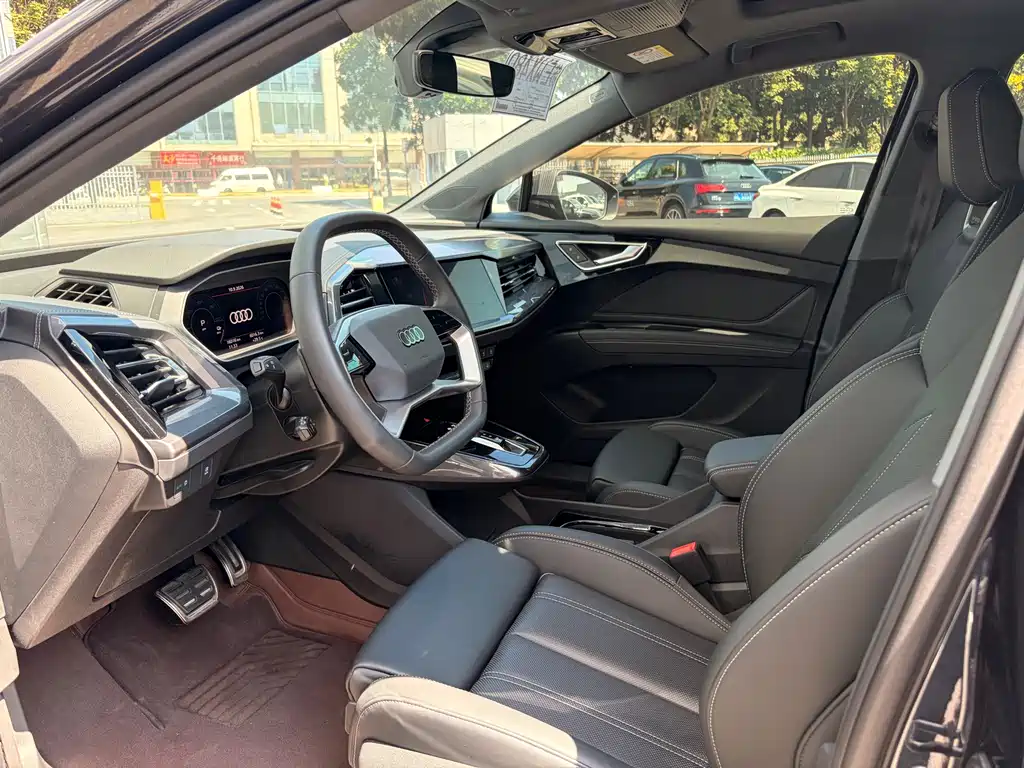 Audi Q4 e-tron — миниатюра 9