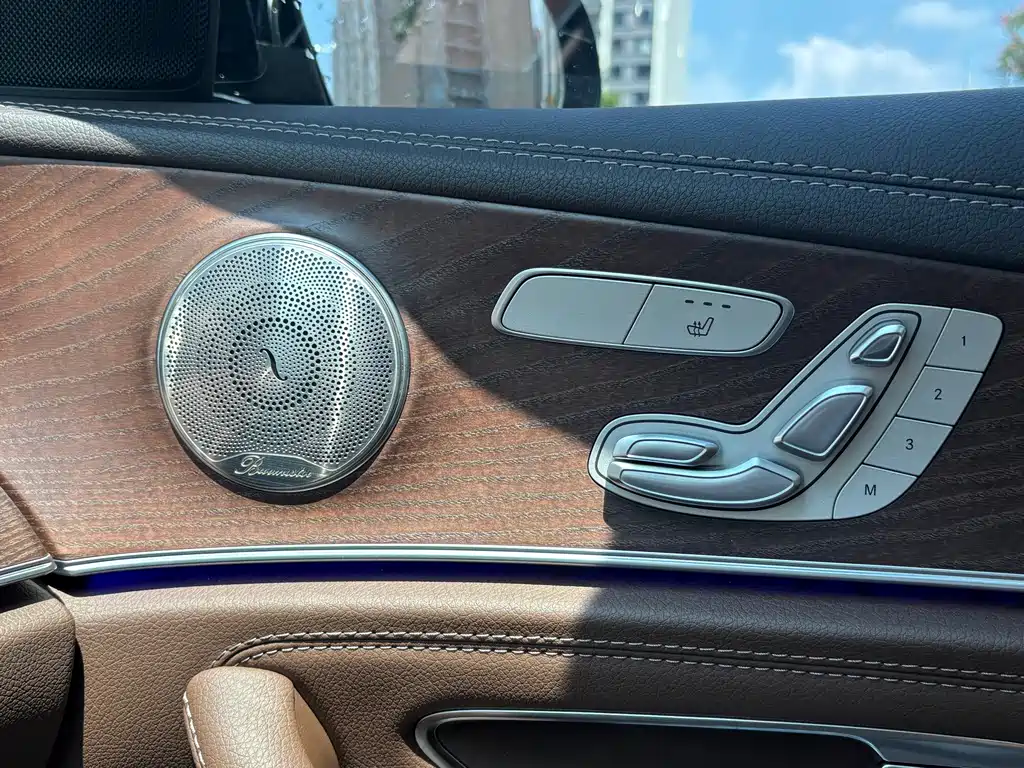 Mercedes-Benz E-Class — миниатюра 7