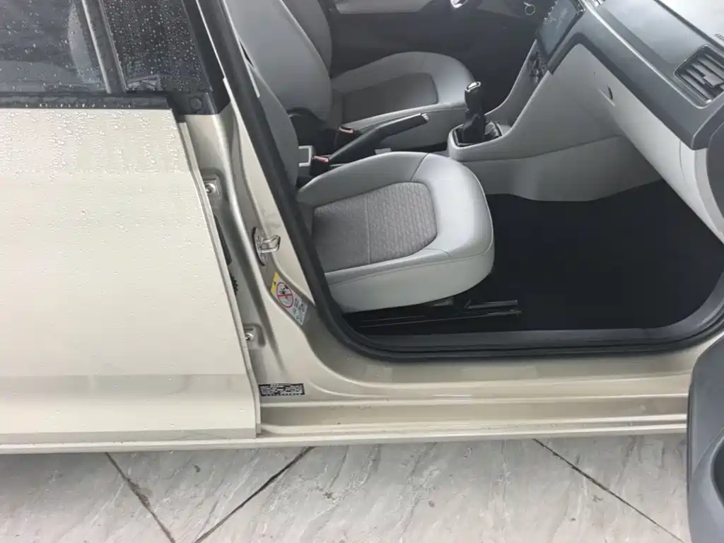 Skoda Rapid — миниатюра 25