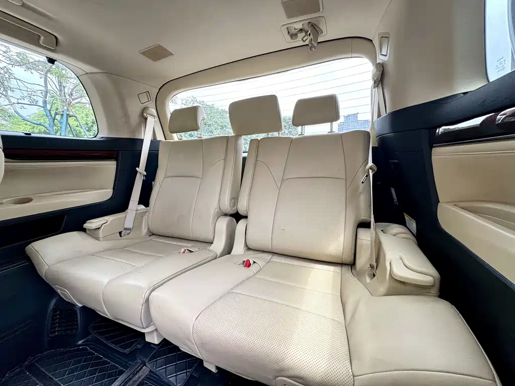 Toyota Alphard — миниатюра 11