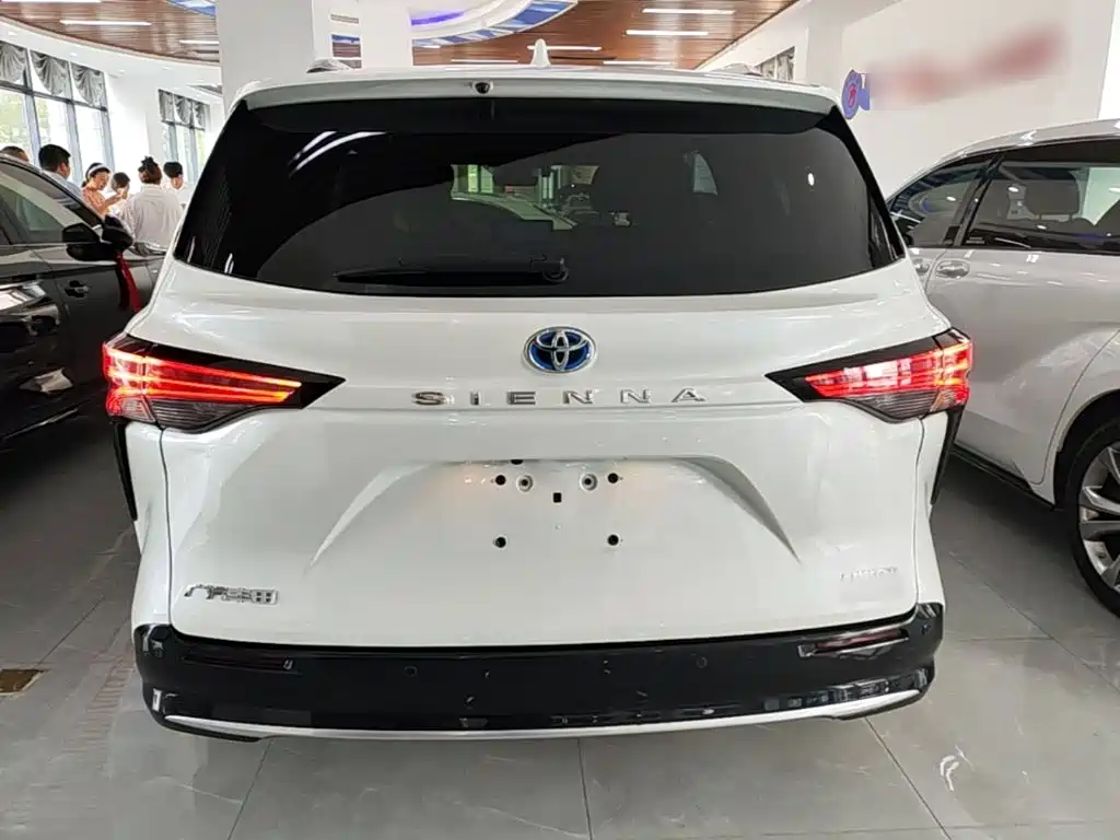 Toyota Sienna — миниатюра 6