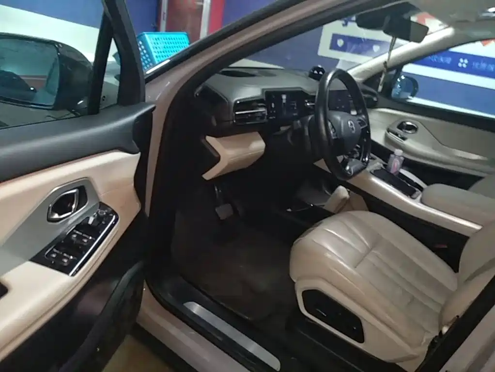 NIO ES8 — миниатюра 16