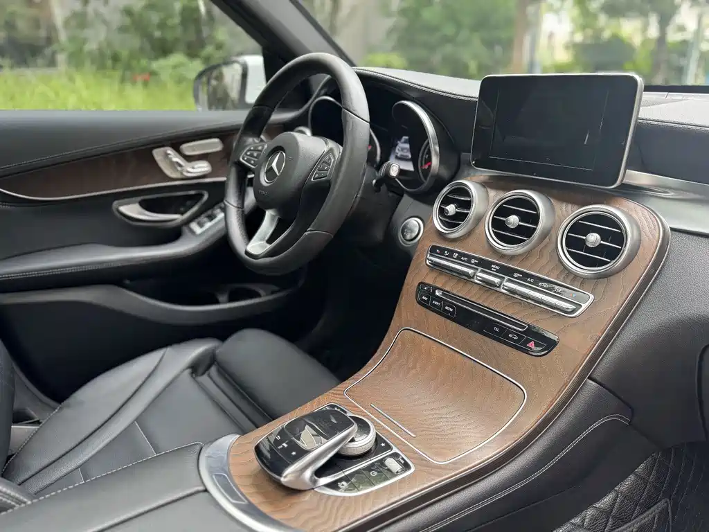 Mercedes-Benz GLC 2017 GLC 300 4MATIC