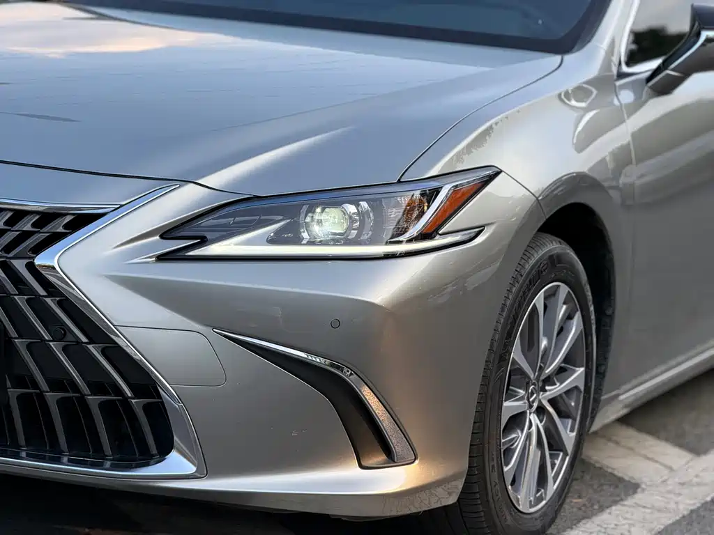 Lexus ES — миниатюра 4