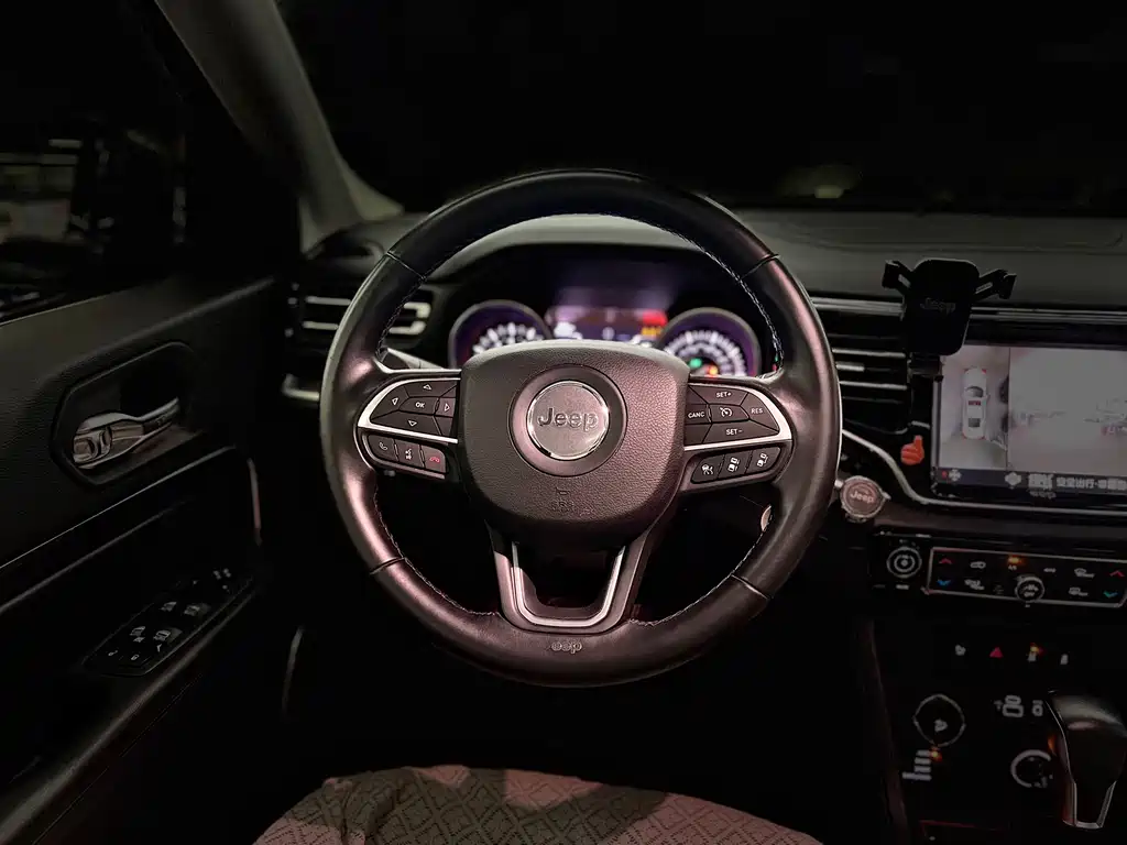 Jeep Grand Commander — миниатюра 10