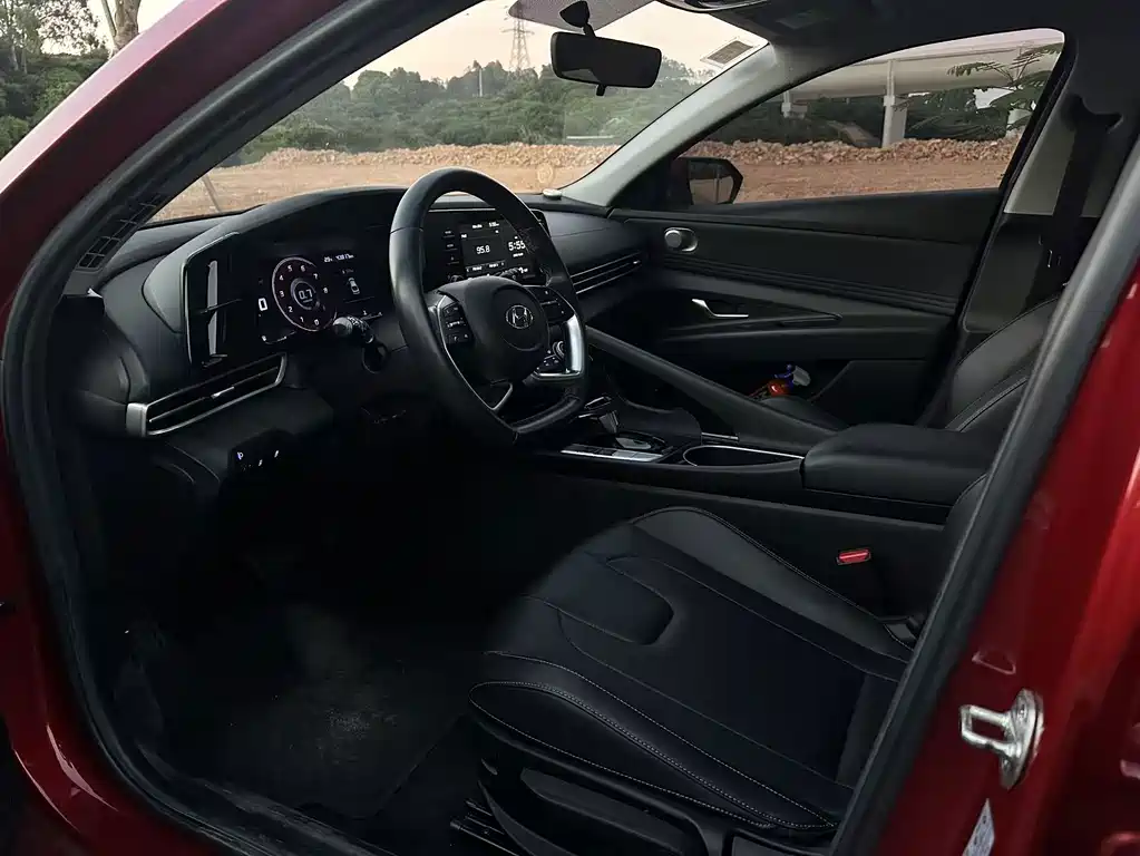 Hyundai Elantra — миниатюра 9